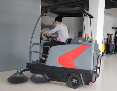 駕駛式掃地機 駕駛式掃地機