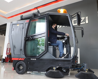 駕駛式洗地機(jī) 駕駛式洗地機(jī)