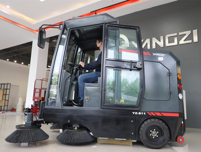 駕駛式掃地機(jī) 駕駛式掃地機(jī)